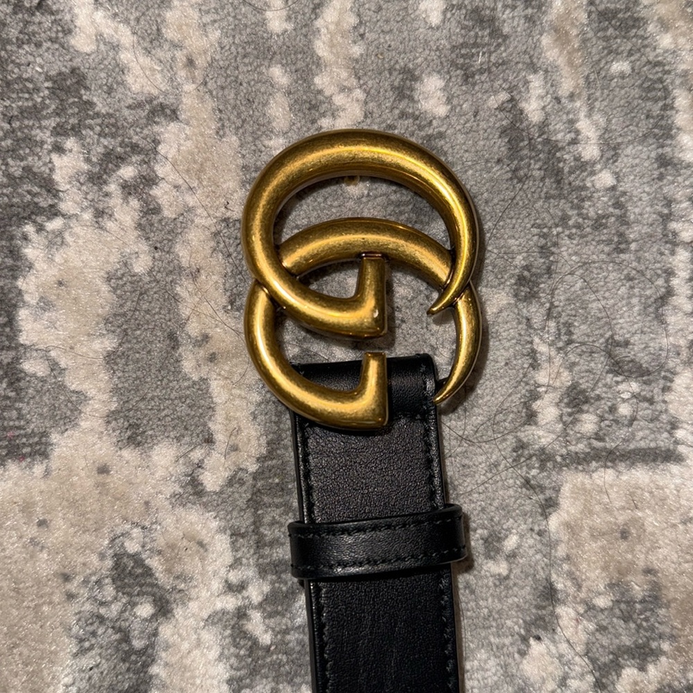 Gucci belt - black and gold. Average size